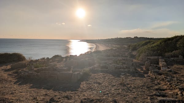 Strand und Ruinen